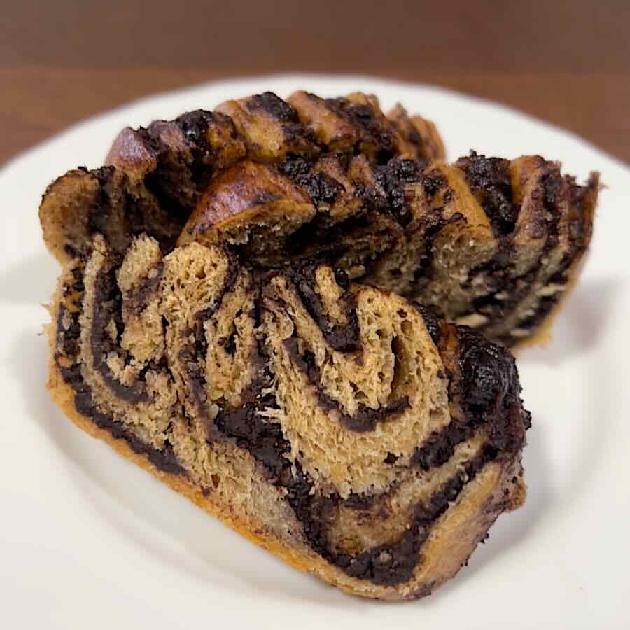 Csokis-diód babka